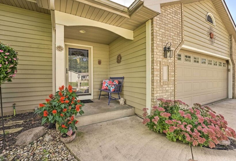 Spacious Fort Wayne Home W/ Yard + Gas Grill!