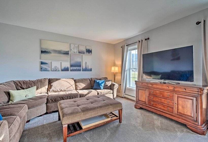 Spacious Home Near Bromley Mountain Ski Resort!
