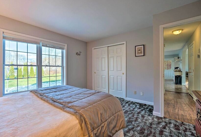 Spacious Home Near Bromley Mountain Ski Resort!