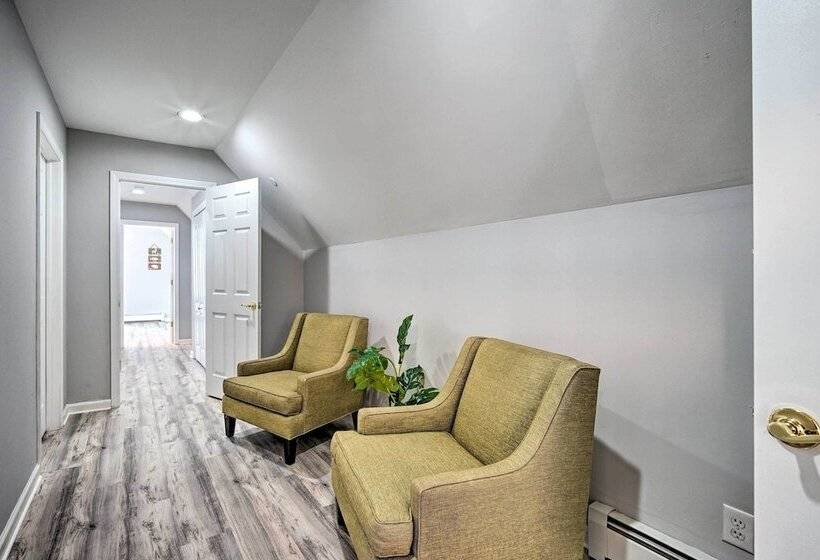 Spacious Home Near Bromley Mountain Ski Resort!