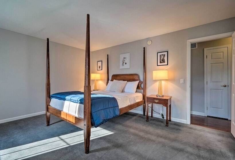 Spacious Home Near Bromley Mountain Ski Resort!