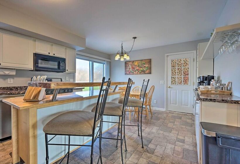 Spacious Home Near Bromley Mountain Ski Resort!