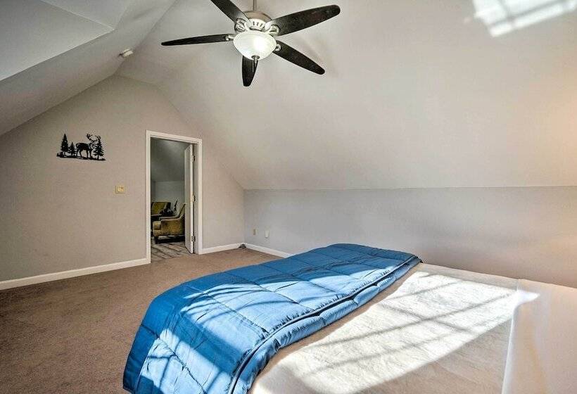 Spacious Home Near Bromley Mountain Ski Resort!