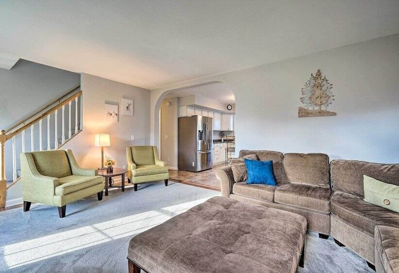 Spacious Home Near Bromley Mountain Ski Resort!