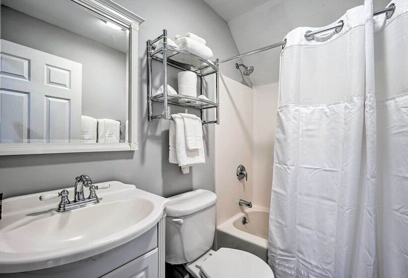 Spacious Home Near Bromley Mountain Ski Resort!