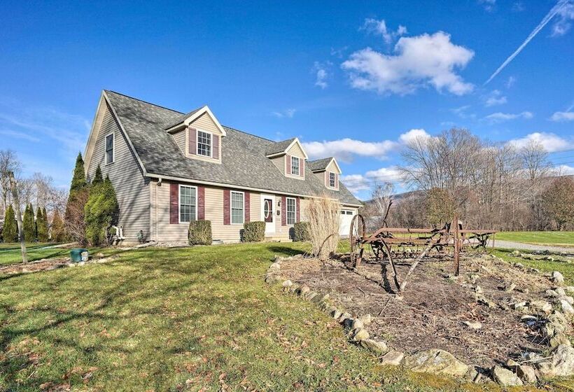 Spacious Home Near Bromley Mountain Ski Resort!