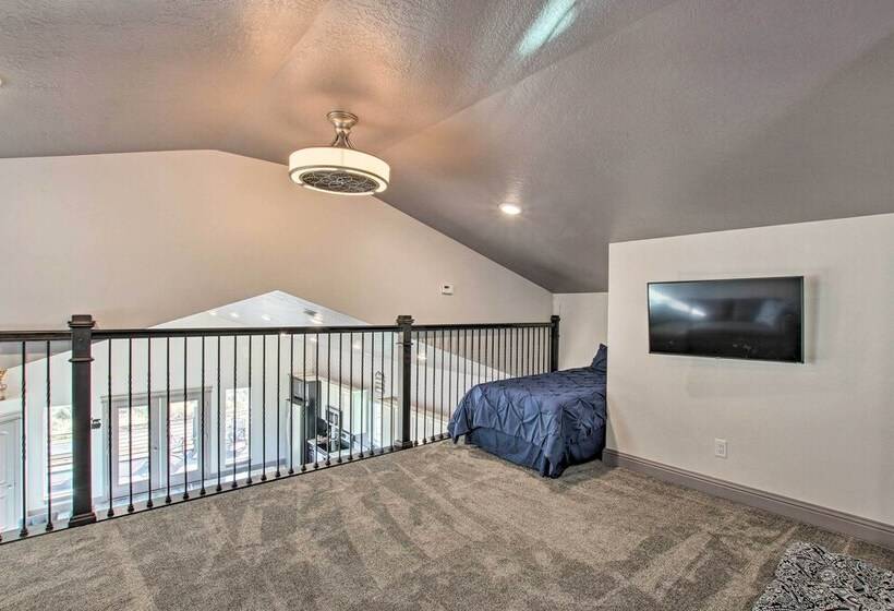 Spacious Home W/ Mtn Views: 2 Mi To Bear Lake!