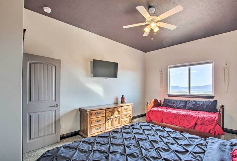 Spacious Home W/ Mtn Views: 2 Mi To Bear Lake!