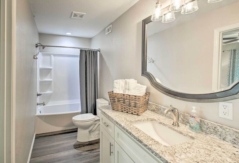 Spacious Hot Springs Home W/ Dock On Lake Hamilton