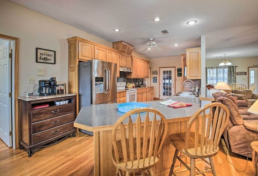 Spacious Hot Springs Oasis On Lake Hamilton!