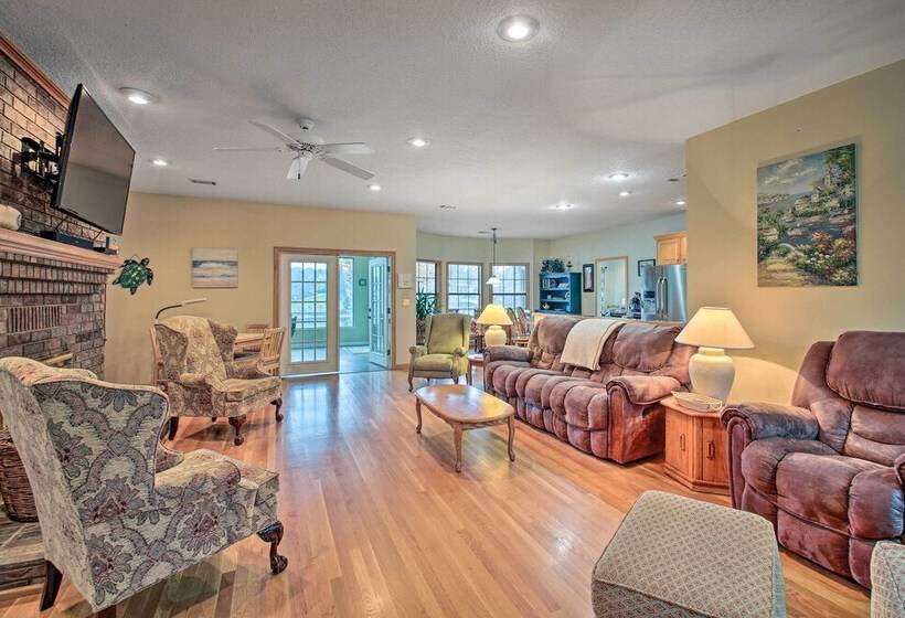 Spacious Hot Springs Oasis On Lake Hamilton!