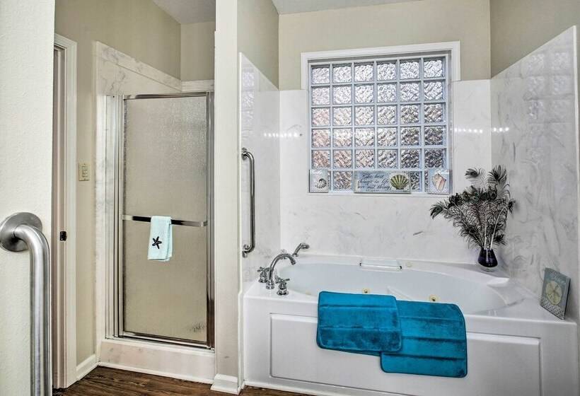 Spacious Hot Springs Oasis On Lake Hamilton!