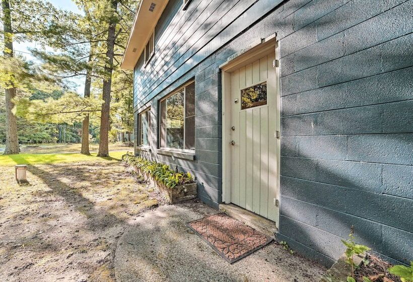 Spacious Houghton Lake Cabin W/ Gas Grill!