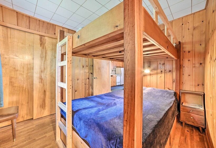 Spacious Houghton Lake Cabin W/ Gas Grill!