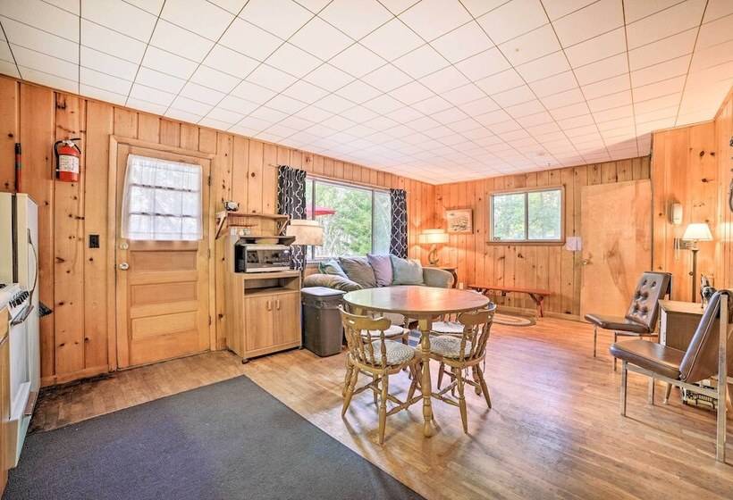 Spacious Houghton Lake Cabin W/ Gas Grill!