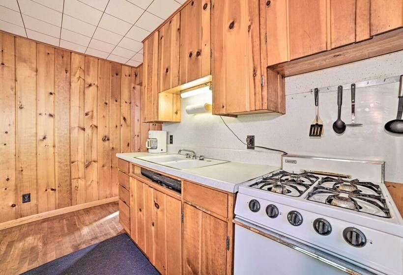 Spacious Houghton Lake Cabin W/ Gas Grill!