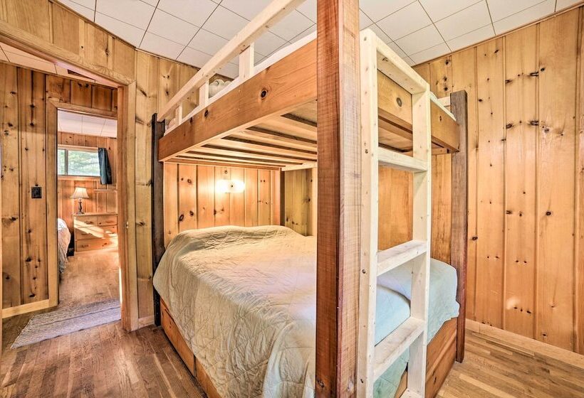 Spacious Houghton Lake Cabin W/ Gas Grill!