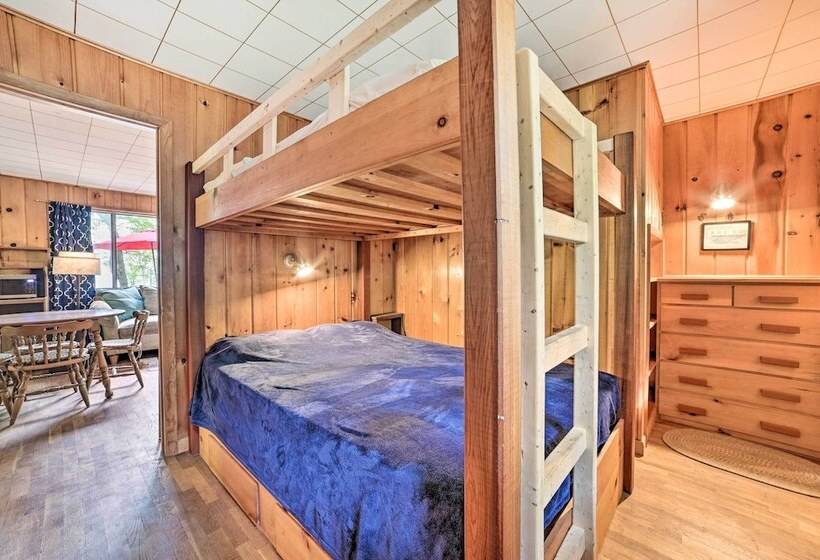 Spacious Houghton Lake Cabin W/ Gas Grill!