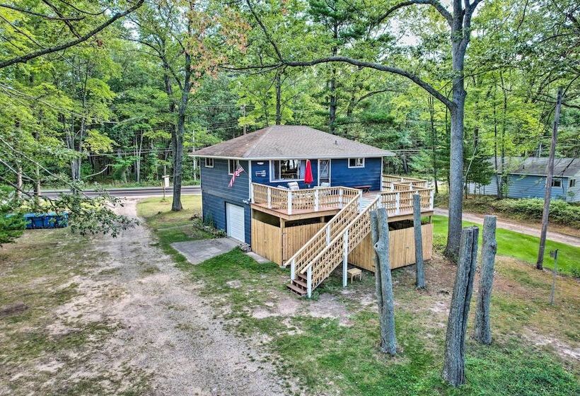 Spacious Houghton Lake Cabin W/ Gas Grill!