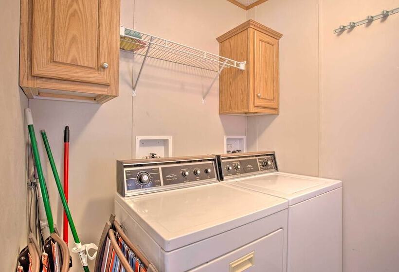 Spacious House ~ 1 Mi To Lake & Boat Ramp!