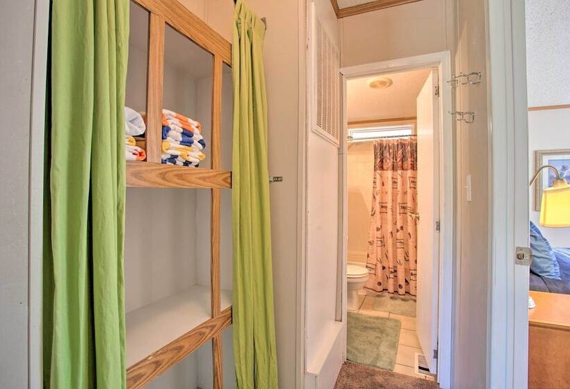 Spacious House ~ 1 Mi To Lake & Boat Ramp!