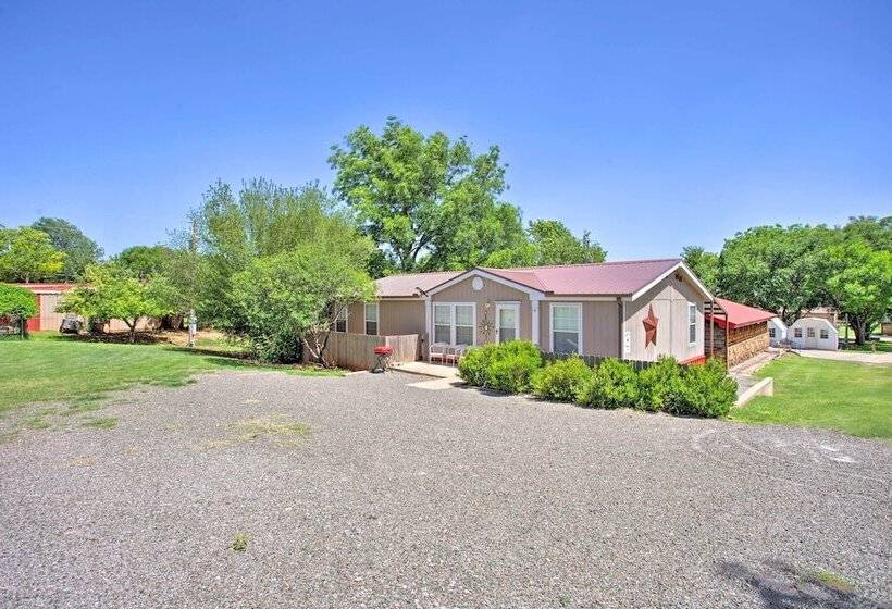 Spacious House ~ 1 Mi To Lake & Boat Ramp!