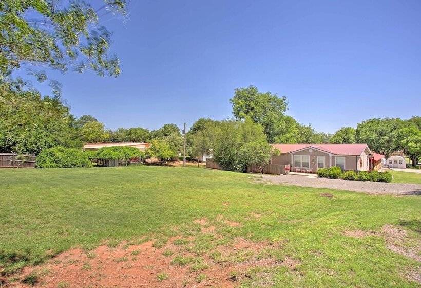 Spacious House ~ 1 Mi To Lake & Boat Ramp!