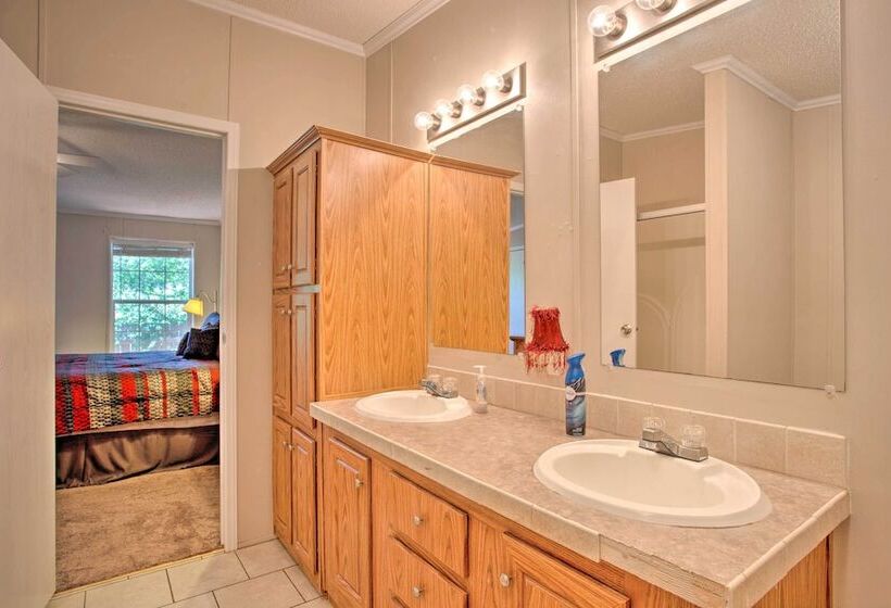 Spacious House ~ 1 Mi To Lake & Boat Ramp!