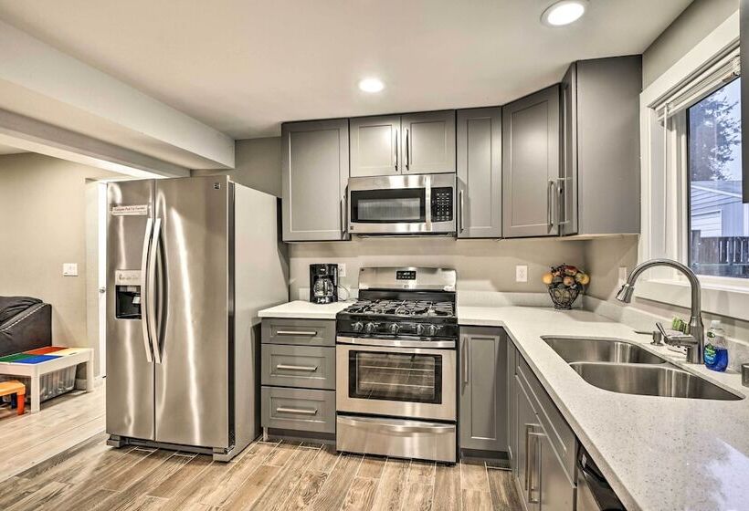 Spacious Kent Home ~ 17 Mi To Dtwn Seattle!