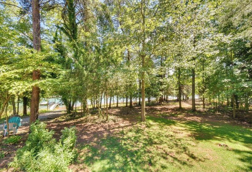 Spacious Lake Hartwell Home W/ Private Boat Dock!