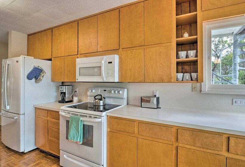 Spacious Lake Travis Home W/ Private Deck & Views!