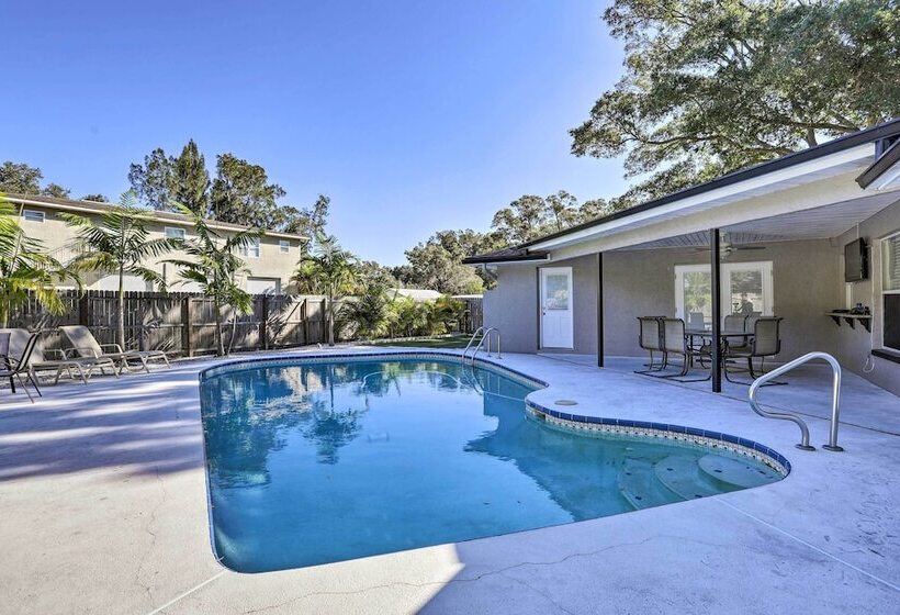 Spacious Largo Retreat: Private Pool & Yard!