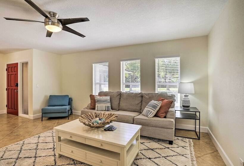 Spacious Largo Retreat: Private Pool & Yard!