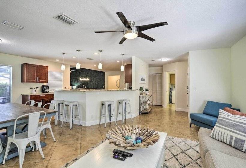 Spacious Largo Retreat: Private Pool & Yard!