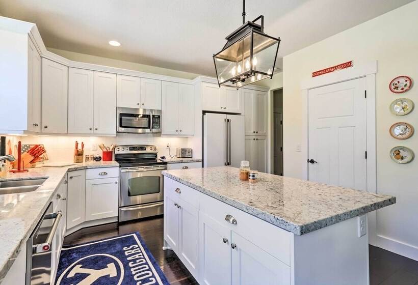 Spacious Midway Home W/ Balcony + Mtn Views!