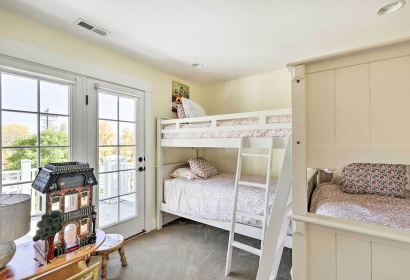 Spacious Midway Home W/ Balcony + Mtn Views!