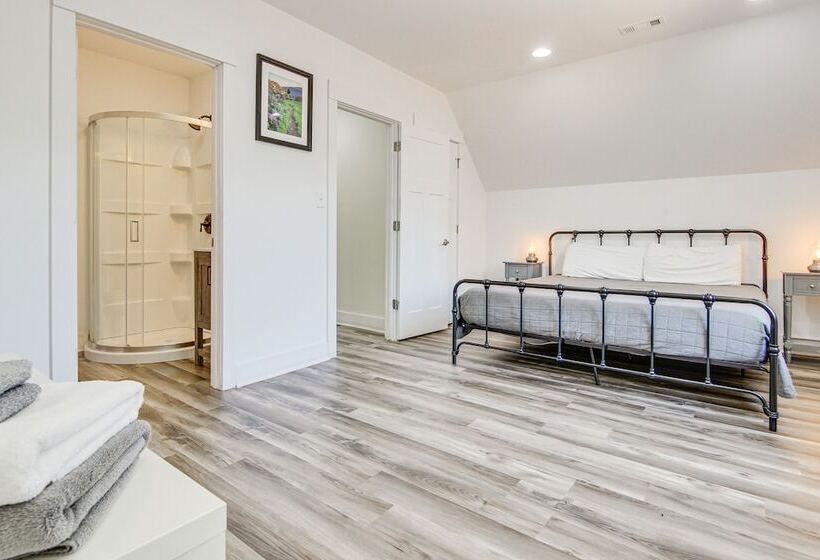 Mountain View, Fire Pit: Roomy Blue Ridge Home!