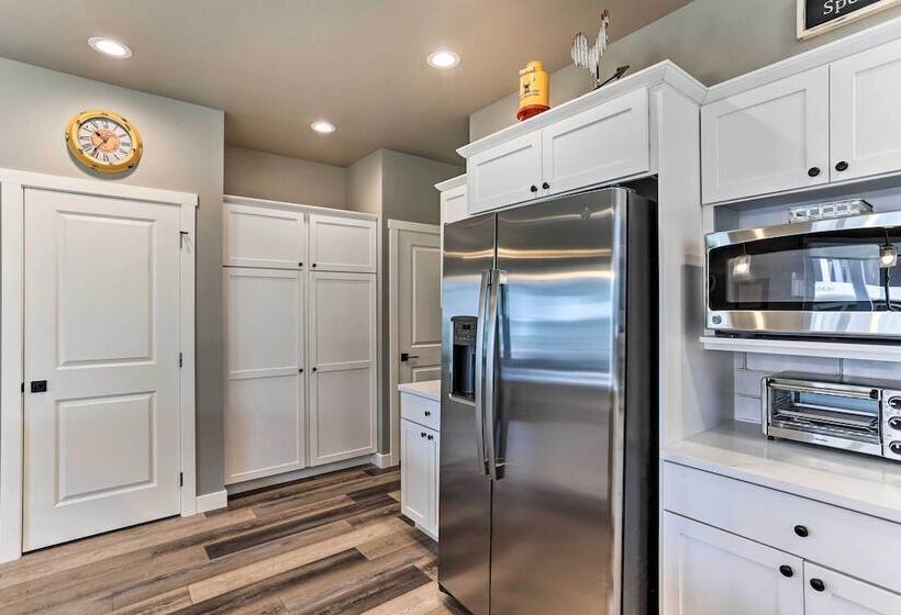 Spacious, Rustic Spearfish Home: Walk To Downtown!