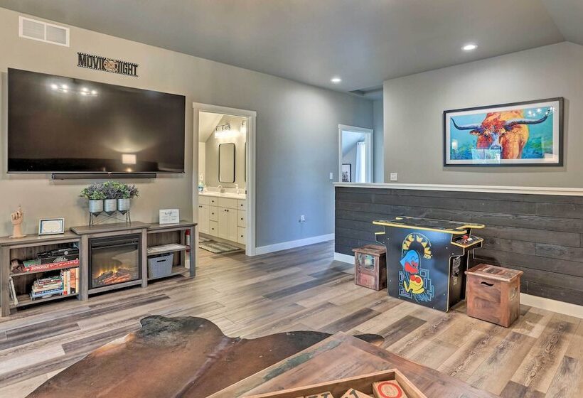 Spacious, Rustic Spearfish Home: Walk To Downtown!