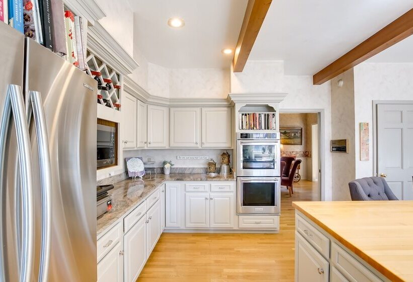 Spacious & Secluded Madison Home Near Dtwn!