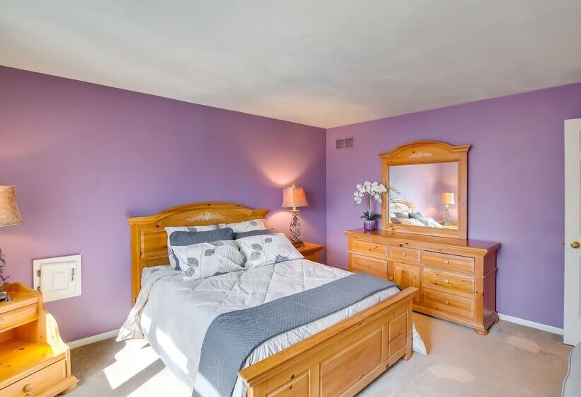 Spacious & Secluded Madison Home Near Dtwn!