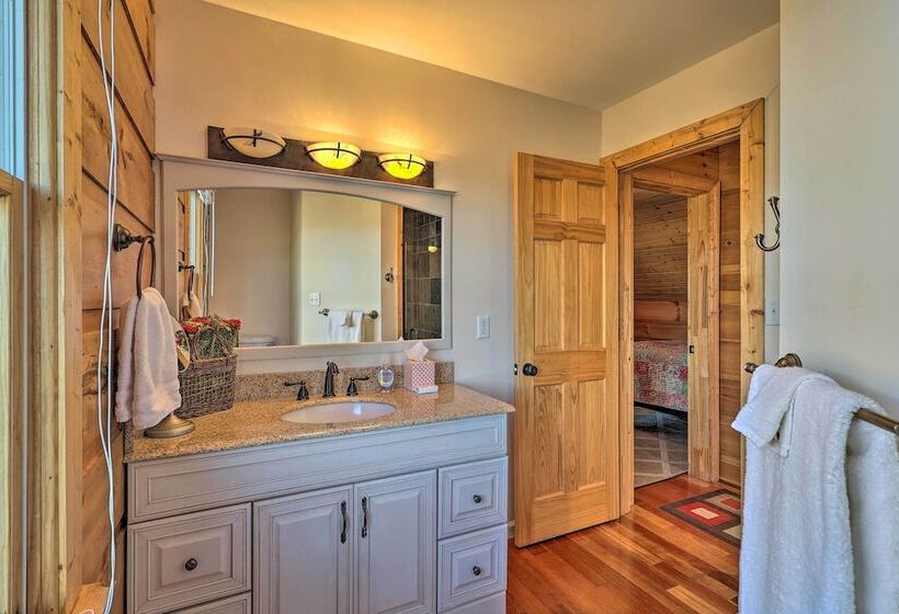 Decks & Panoramic Views: Rustic Sparta Cabin