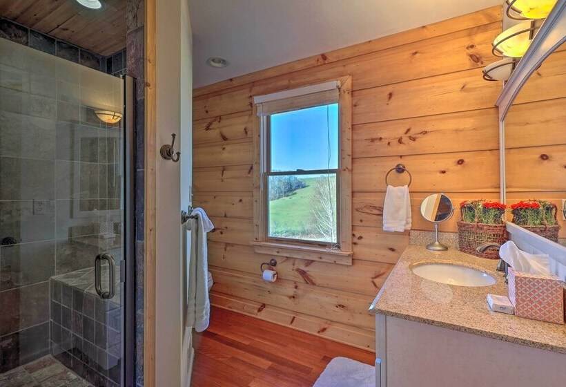 Decks & Panoramic Views: Rustic Sparta Cabin