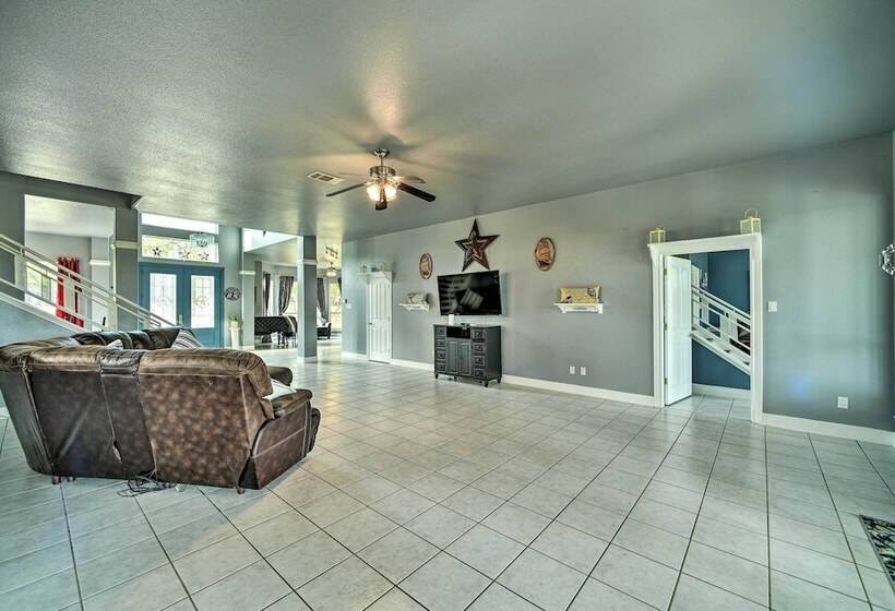 Sprawling Mico Retreat W/ Panoramic Views!