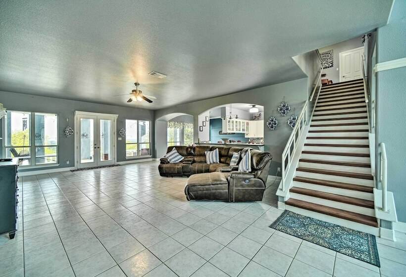 Sprawling Mico Retreat W/ Panoramic Views!