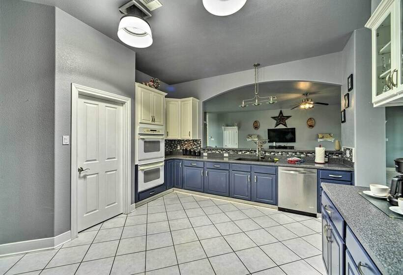 Sprawling Mico Retreat W/ Panoramic Views!