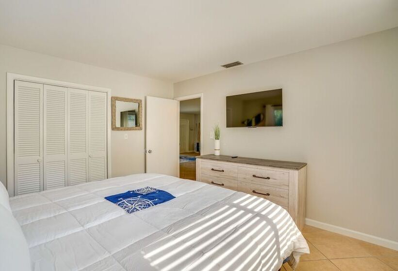 Stunning Bonita Springs Home On The Canal!