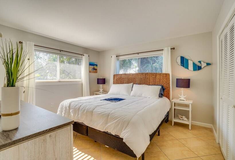 Stunning Bonita Springs Home On The Canal!