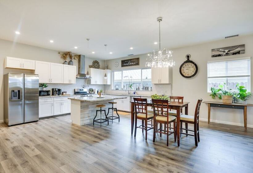 Stunning Clovis Home ~ 1 Mile To Old Town!