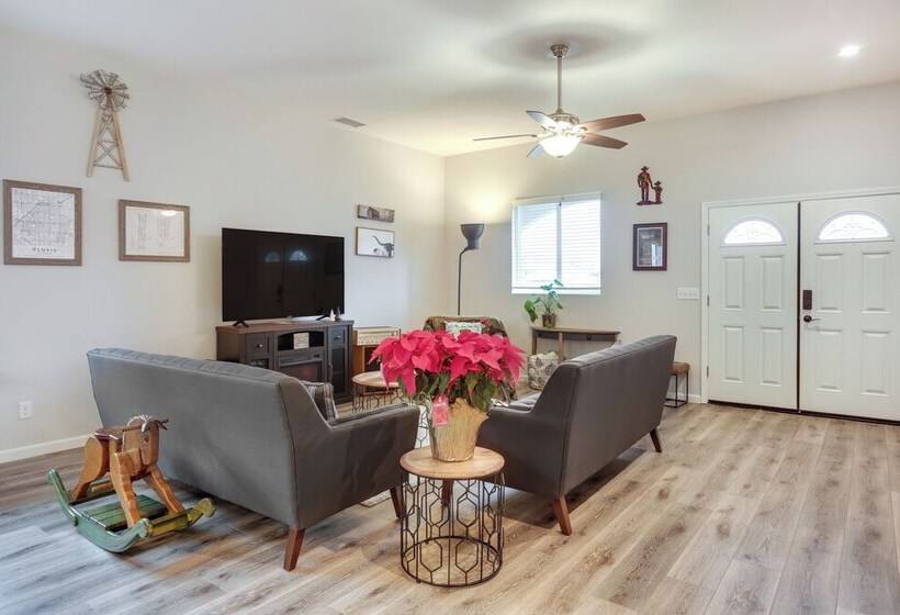 Stunning Clovis Home ~ 1 Mile To Old Town!